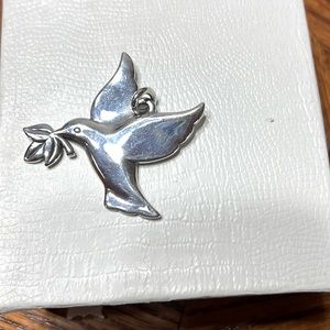 James Avery very rare and retired pendant